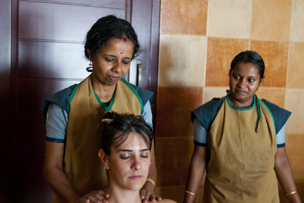 Photo, massage, Ayruvéda, cure en Inde, Kerala, soin